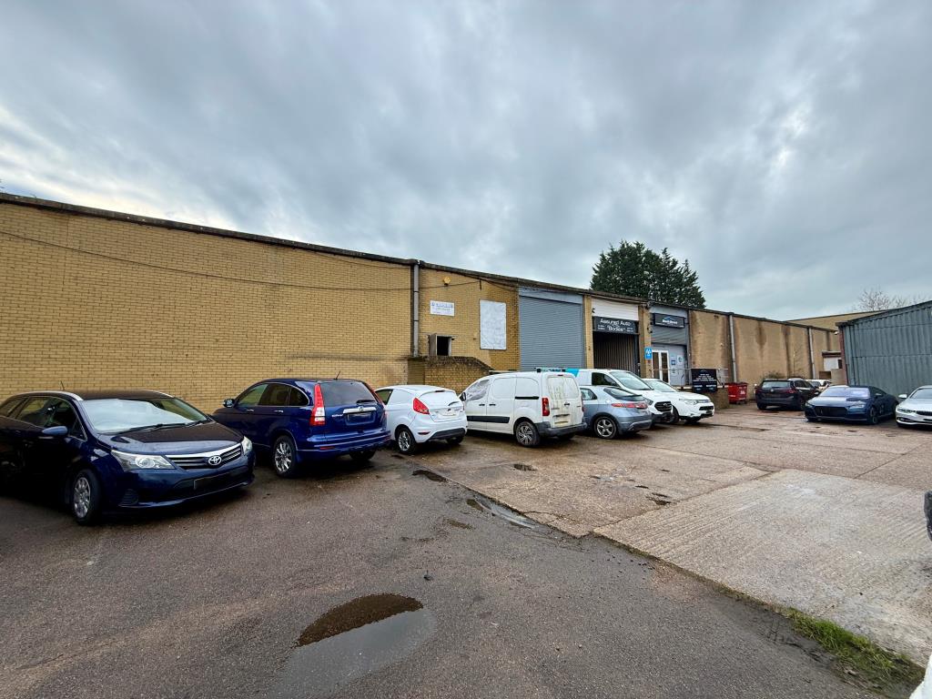 Lot: 45065 - TO BE OFFERED IN OUR 26TH MARCH AUCTION - SUBSTANTIAL COMMERCIAL INVESTMENT OPPORTUNITY WITH PART VACANT POSSESSION - Commercial building